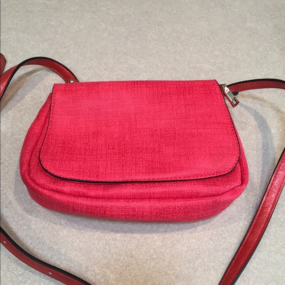 Moda Luxe Handbags - Moda Luxe rare color crossbody bag